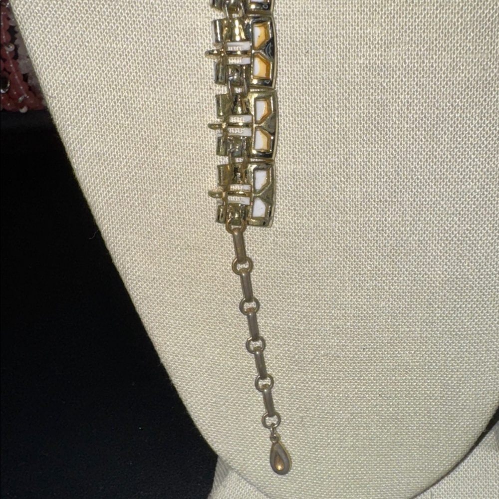 Vintage Lisner Lucite Necklace Set - Picture 7 of 7